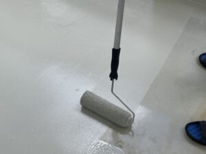 ムラなく塗り広げられた防水塗装